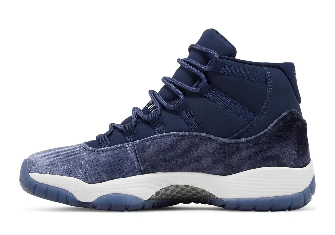 Jordan 11 Womens Midnight Navy a R0715 441 2