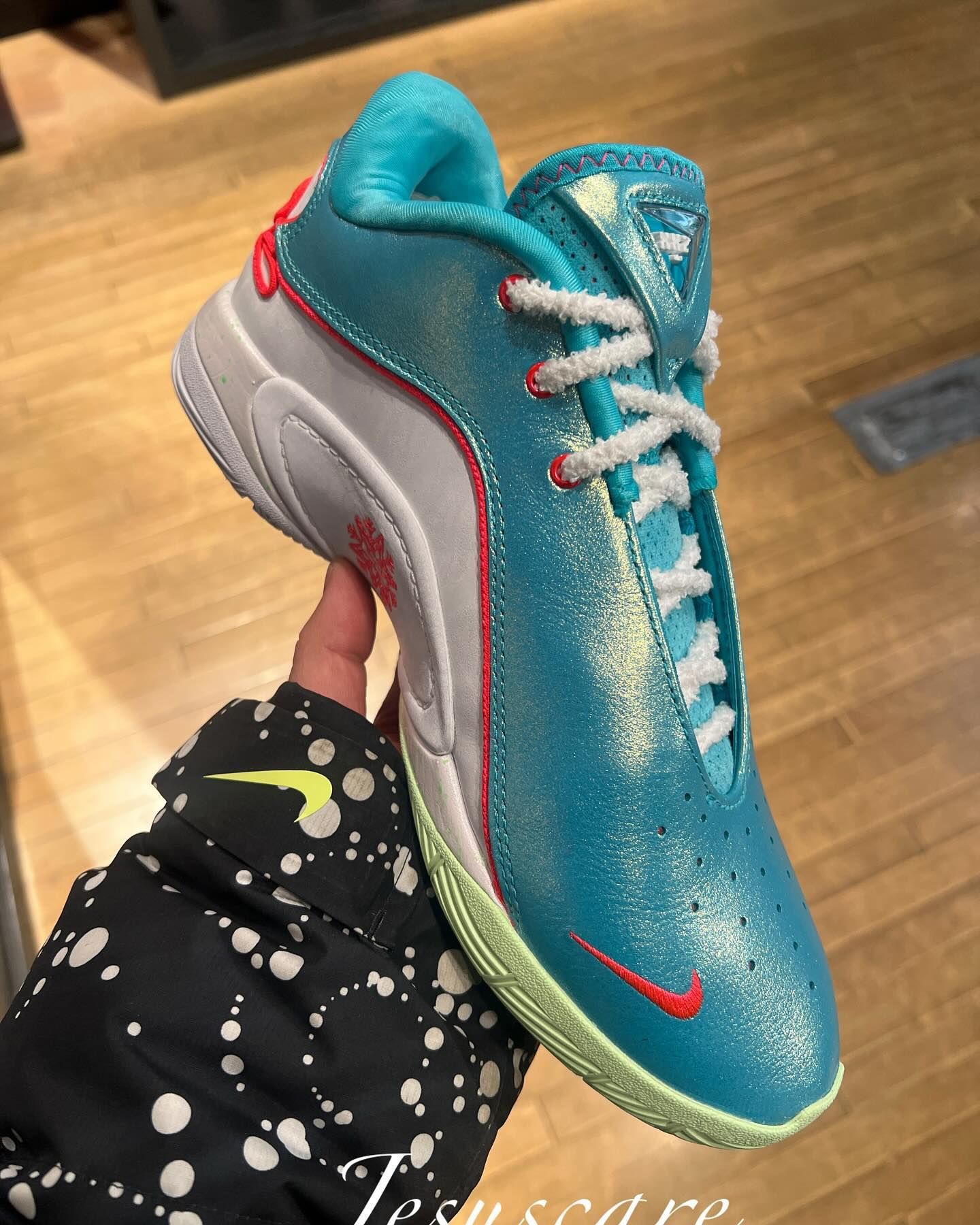 Nike LeBron 22 “Christmas” HV5147-600 Release Info 4