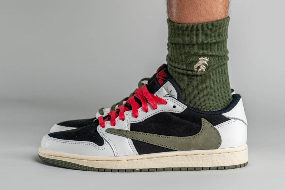 Https   Hypebeast.com Image 2022 11 Travis Scott Air Jordan 1 Low Og Olive Release Date Info Dz4137 106 0002