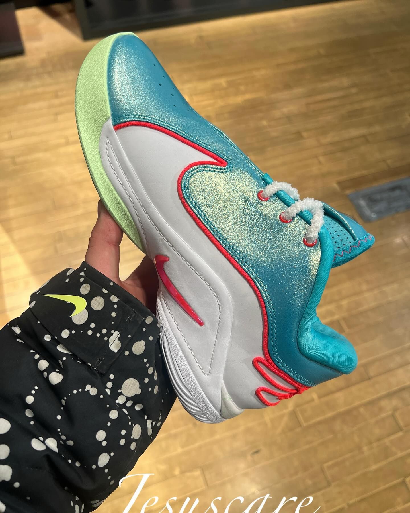 Nike LeBron 22 “Christmas” HV5147-600 Release Info 1