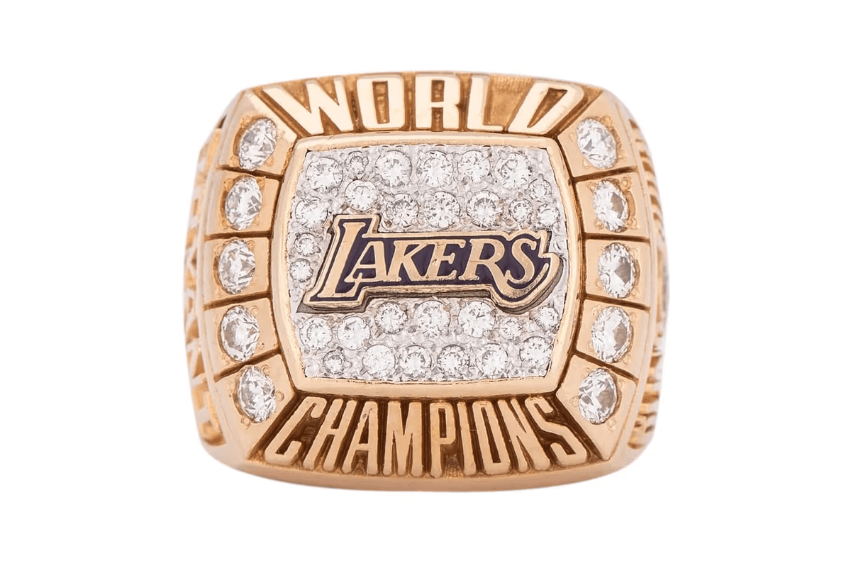 Kobe Bryant's 2000 NBA Championship Ring Can Be Yours