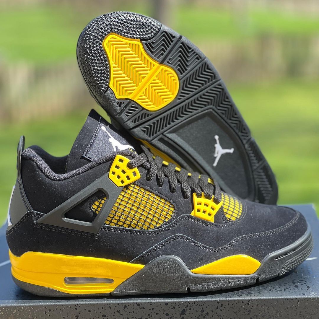 Air Jordan 4 Thunder