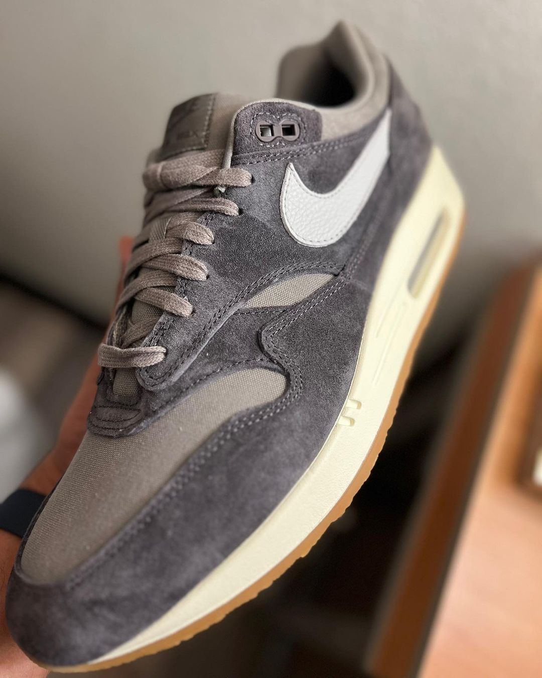 Air Max 1 Soft Grey/Neutral Grey