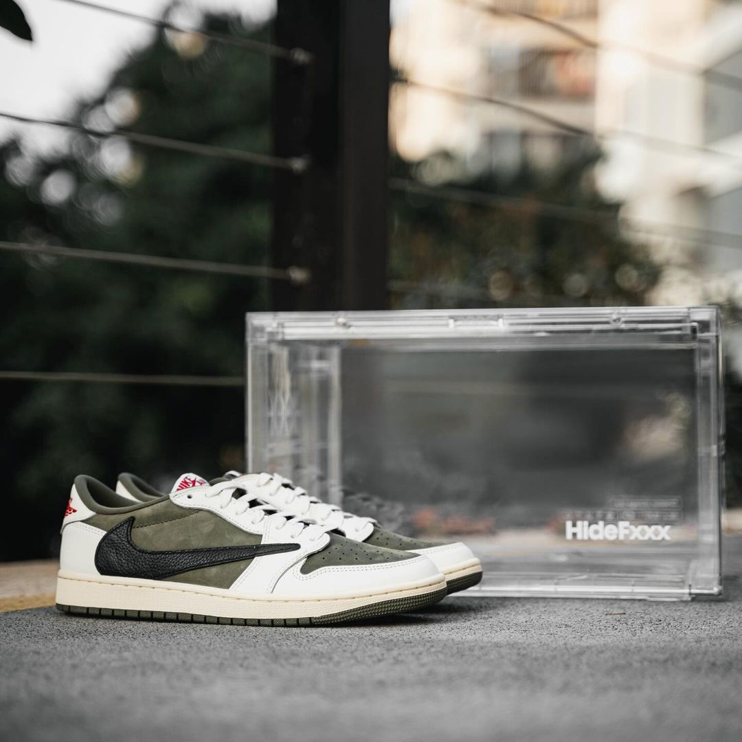 The Travis Scott x Air Jordan 1 Low OG 