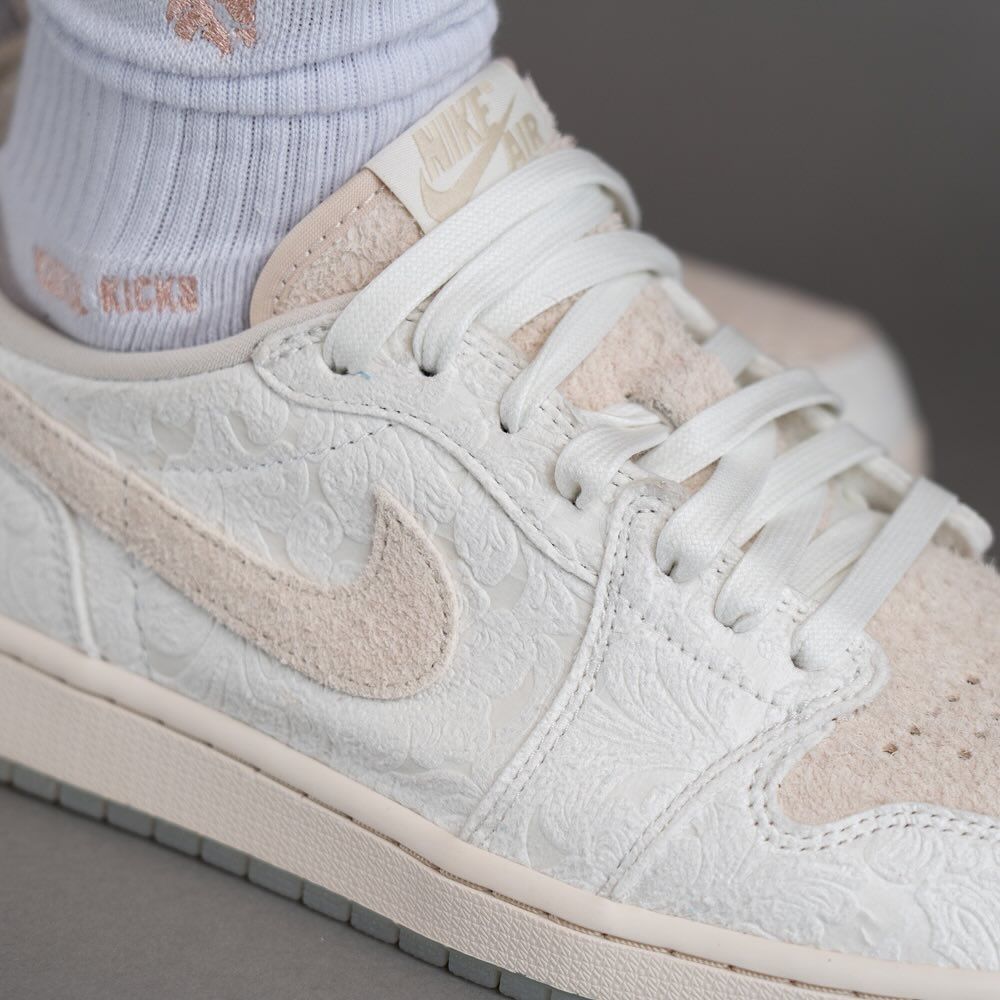 Air Jordan 1 Low OG “Give Them Flowers”