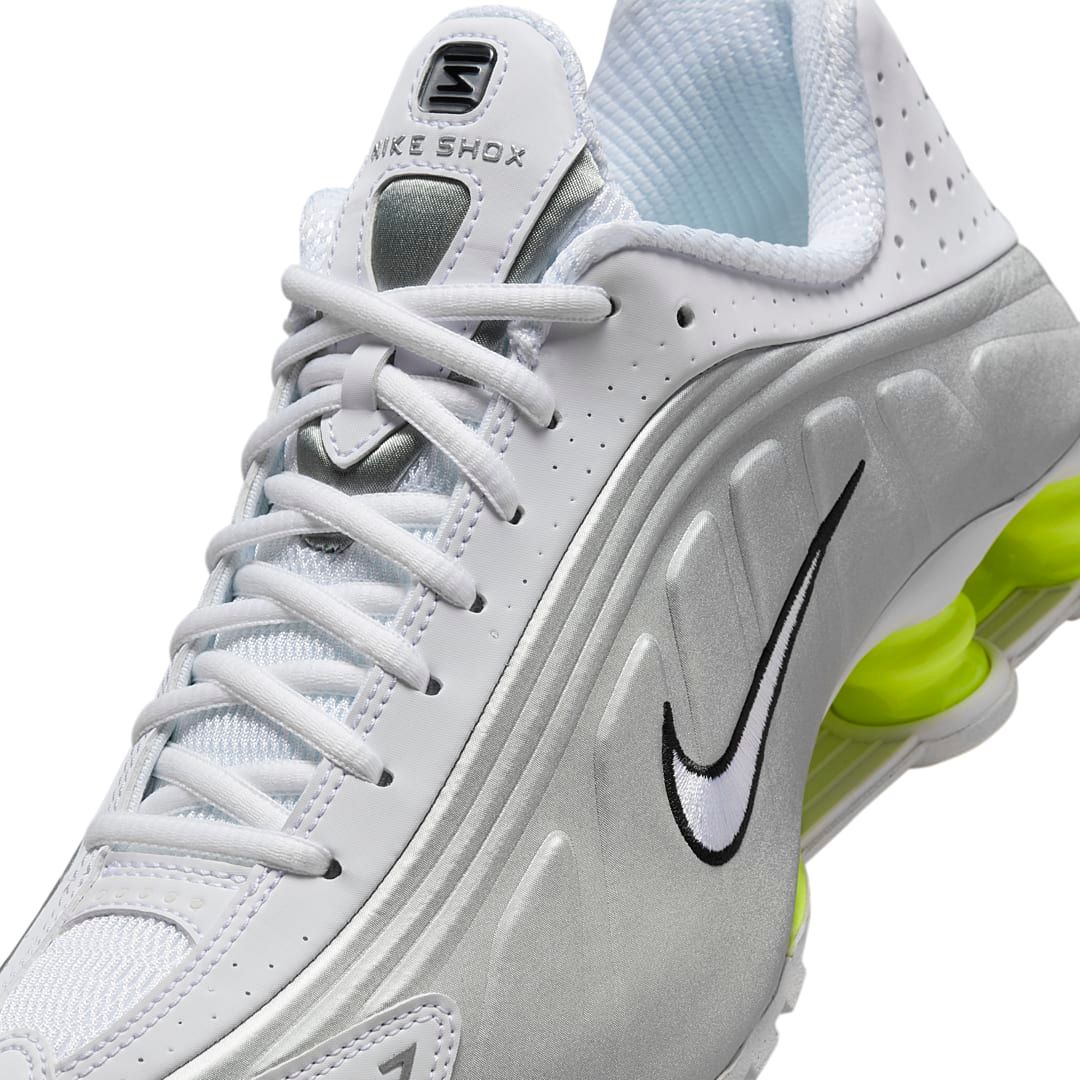 Nike Shox R4 “White/Metallic Silver” w  AR3565-102 Release Info