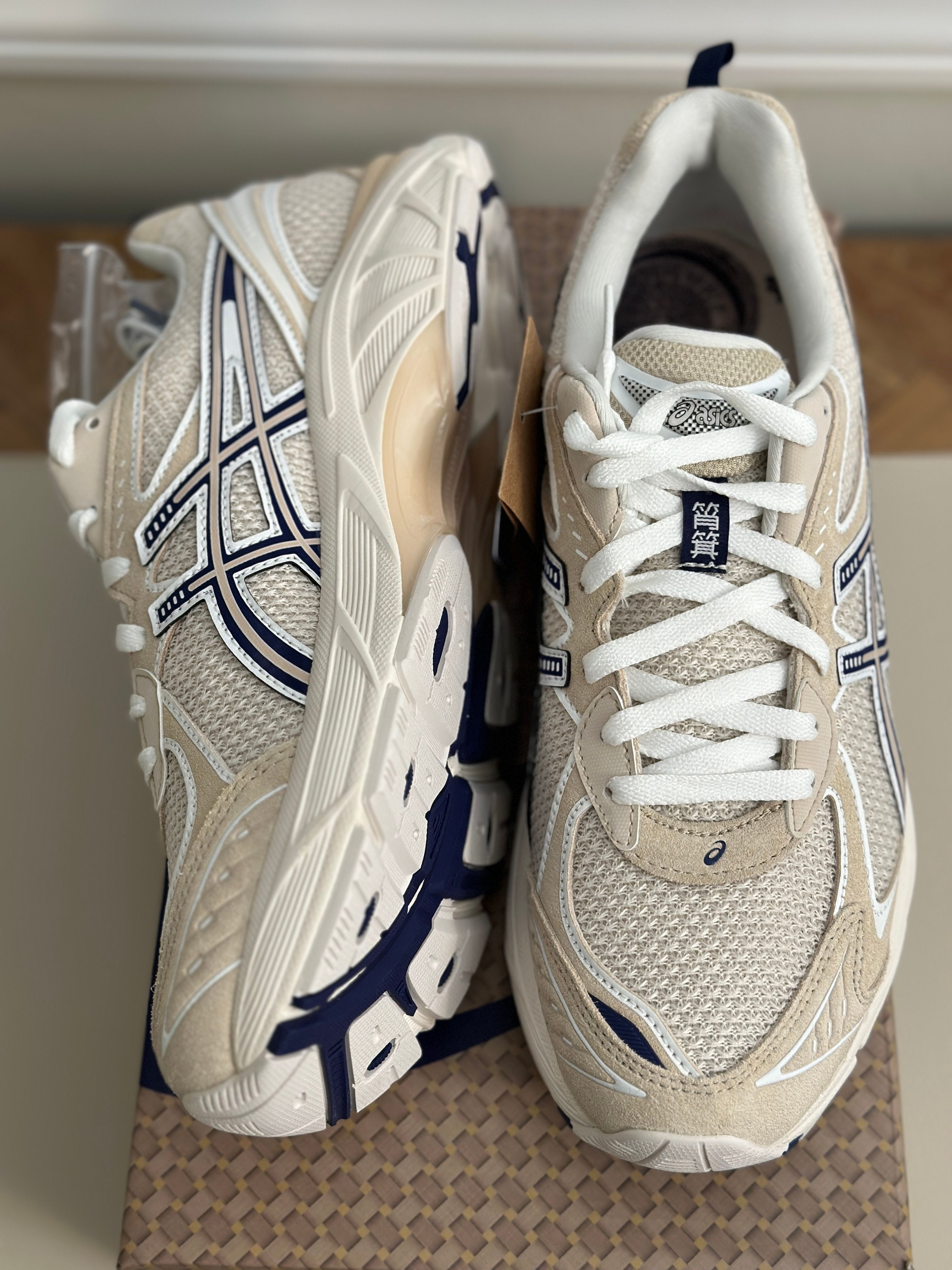 Costs ASICS 6