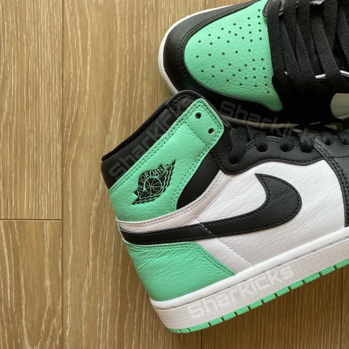 Air Jordan 1 Retro High Og Green Glow DZ5485 130 Release Info