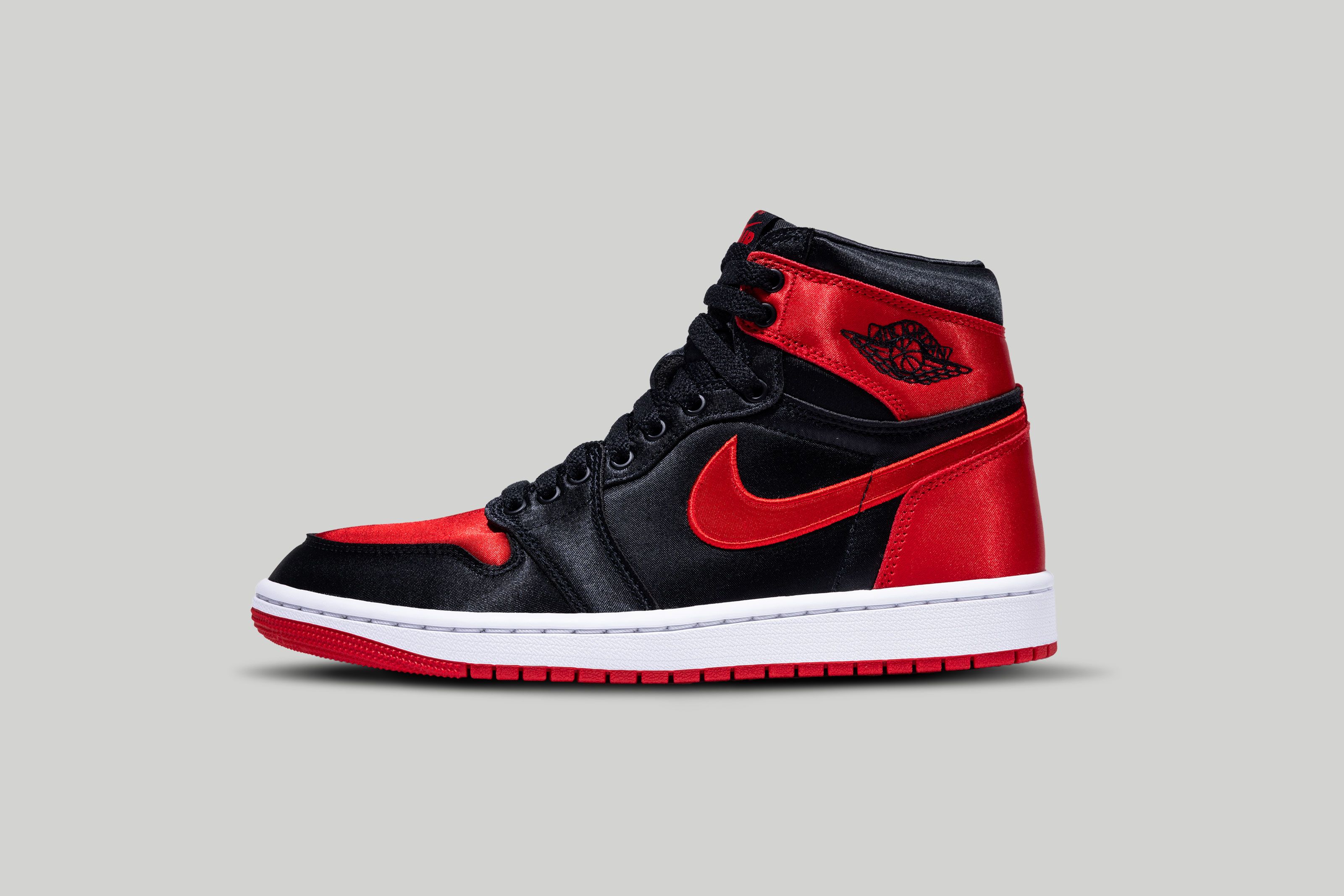 Air Jordan 1 Satin Bred