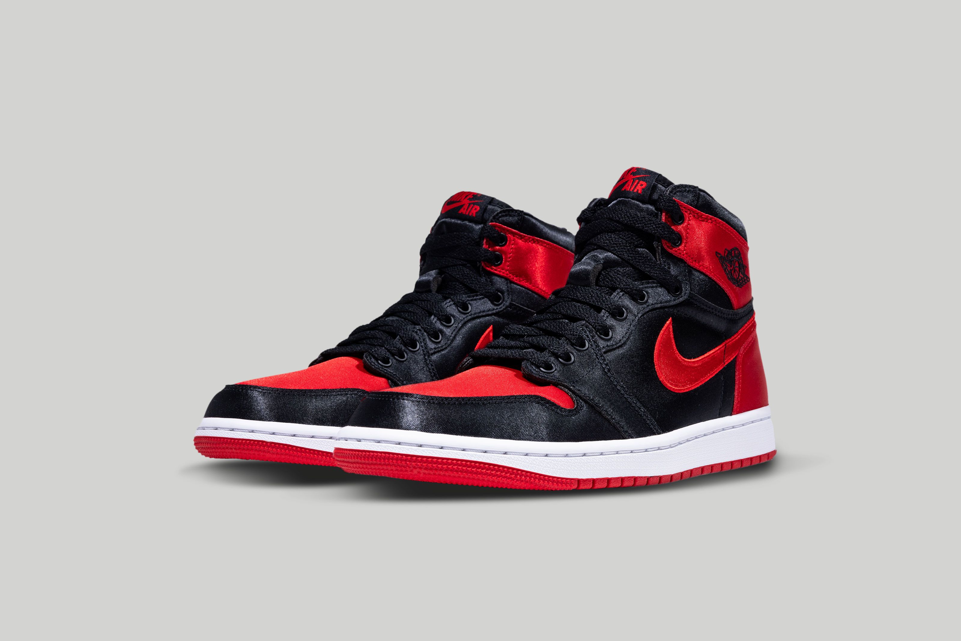 Air Jordan 1 Satin Bred