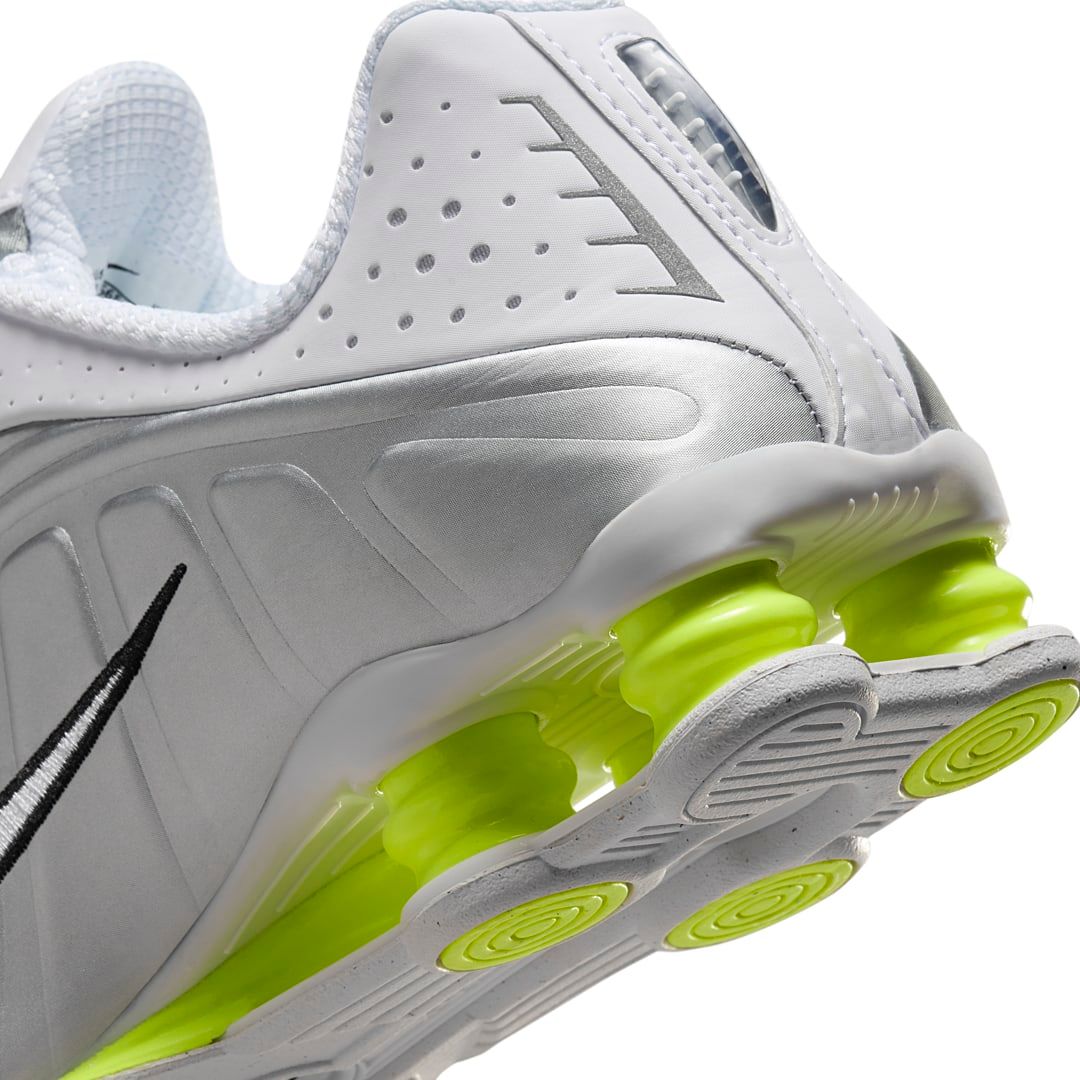 Nike Shox R4 “White/Metallic Silver” w  AR3565-102 Release Info