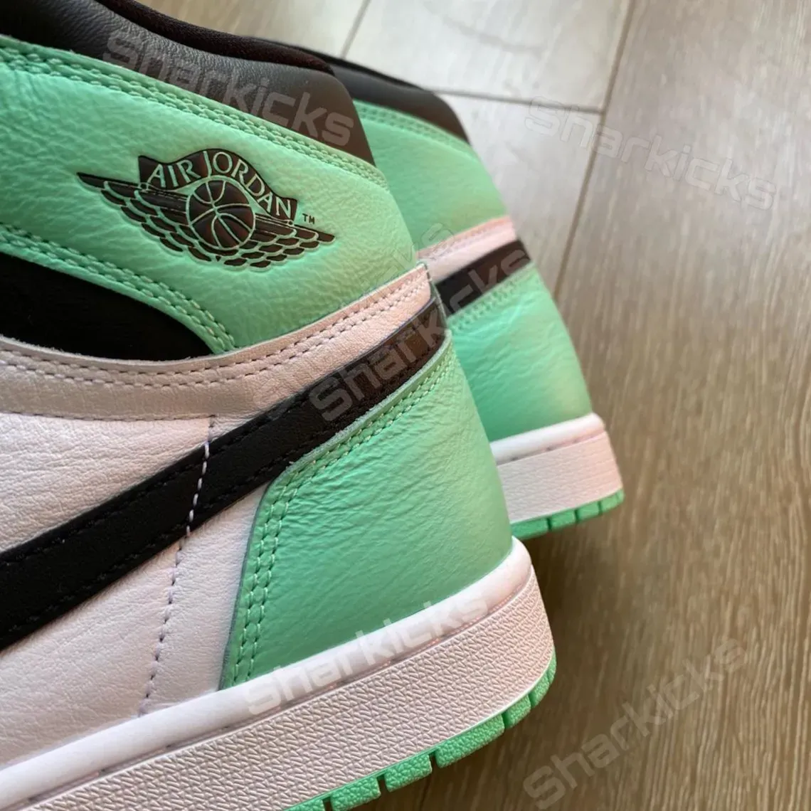 Air Jordan 1 Retro High Og Green Glow DZ5485 130 Release Info