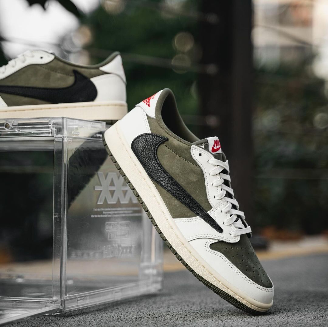 The Travis Scott x Air Jordan 1 Low OG 