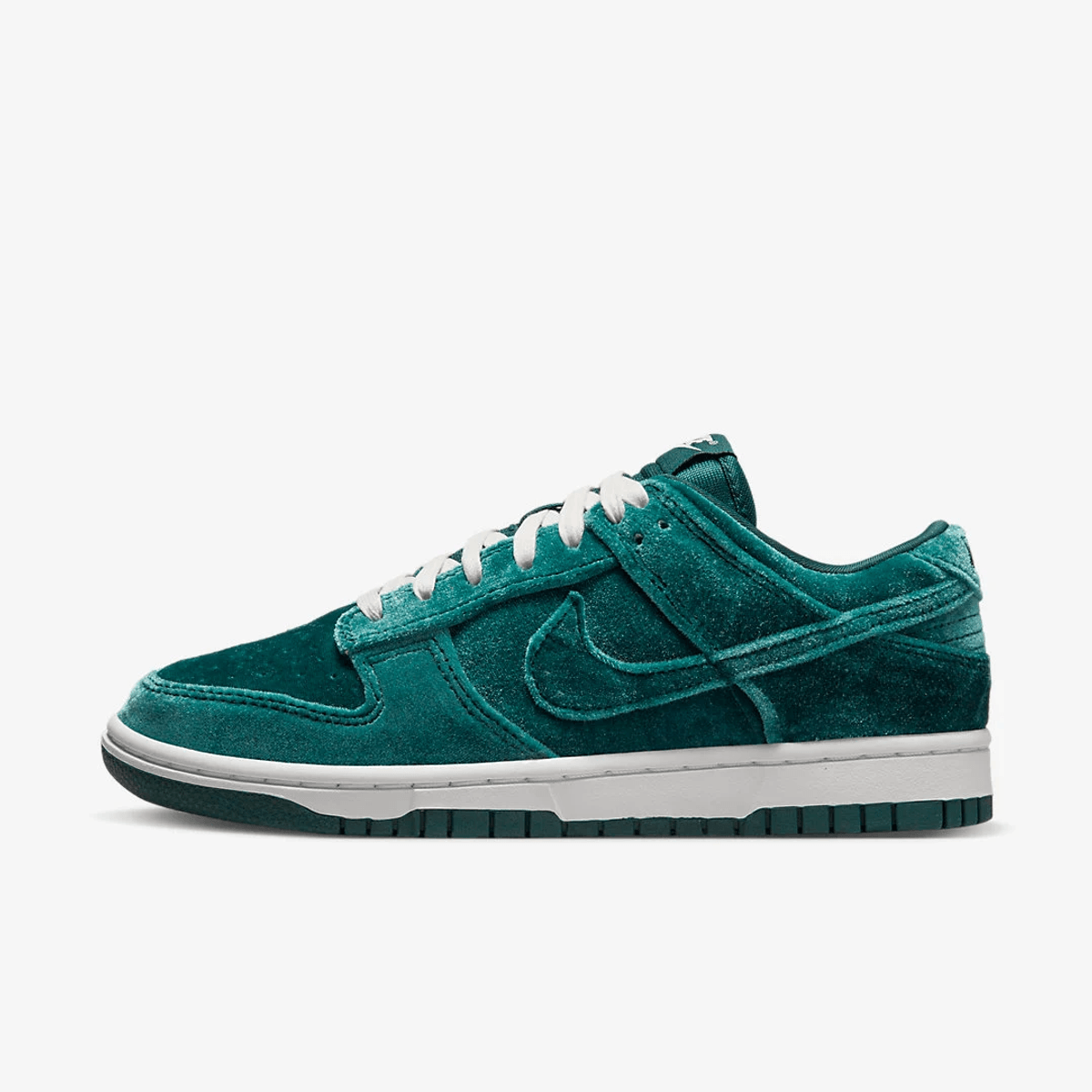 Nike Dunk Low Green Velvet (W)